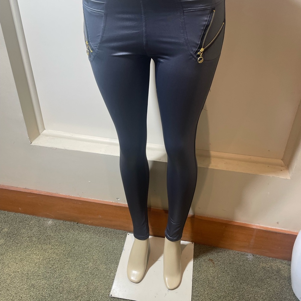 Sleek Gray Leggings with Zipper Accents